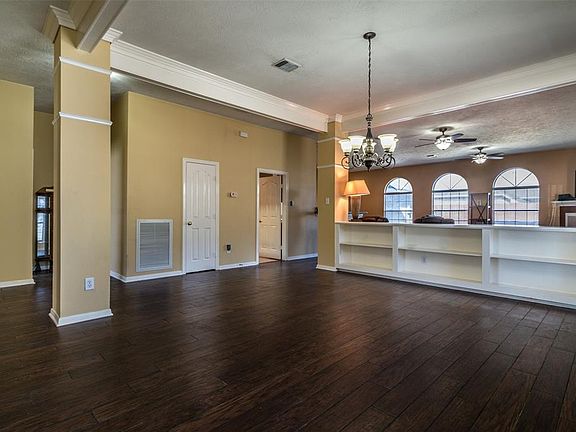 4th image of 2216 Meadows Blvd
