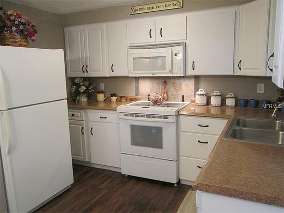 3rd image of 410 Bonita Ave