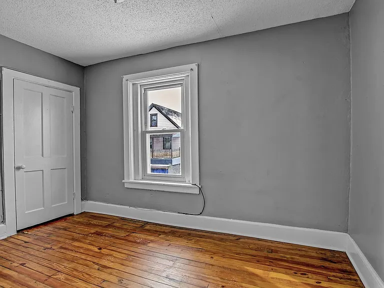 15 Auchinvole Ave #UPPER — Photo 5