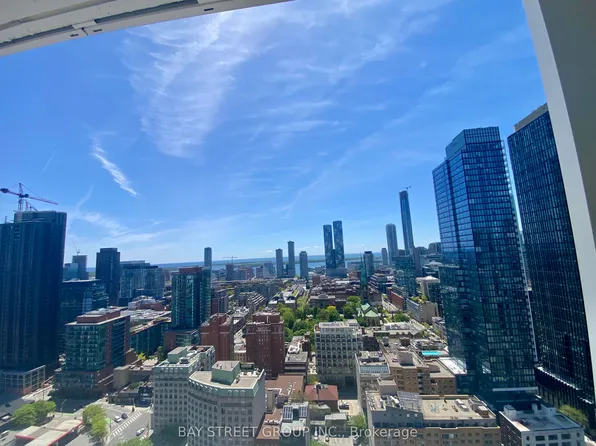 88 Queen St E, Toronto, ON