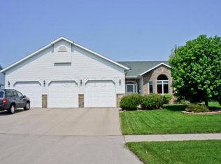 2521 Parkview Dr S, Fargo, ND 58103
