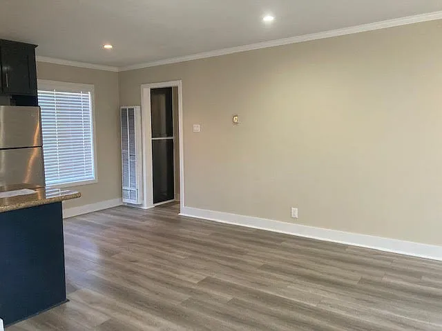 Building Photo - 4050 Swift Ave #17