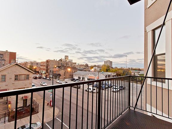 5th image of 1057 W Grand Ave #Three_n