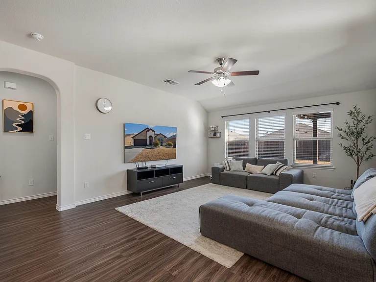 4008 Spur Trail Dr — Photo 3