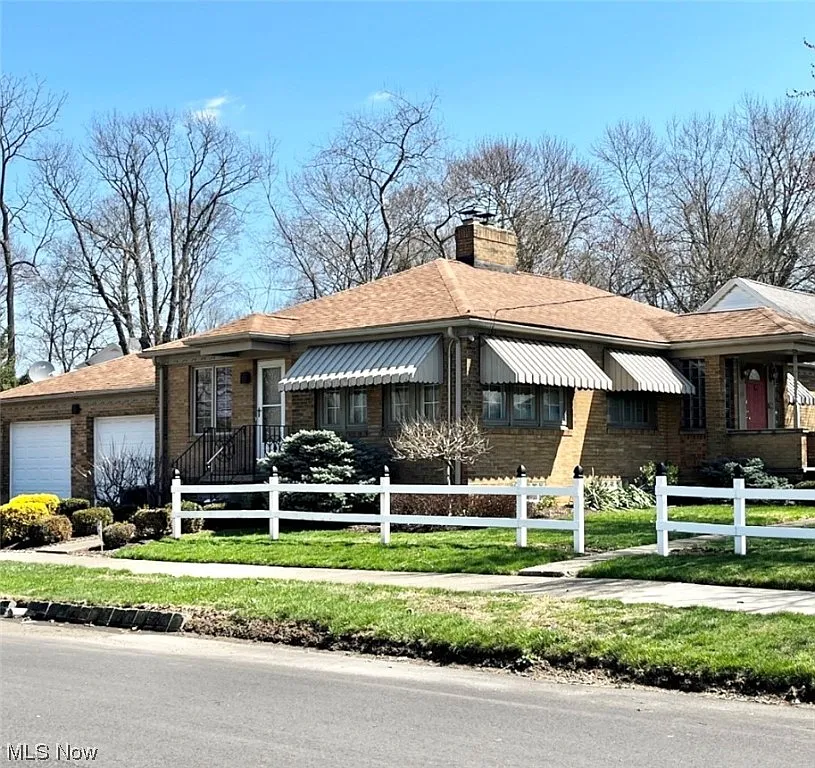 1581 W Market St photo 1