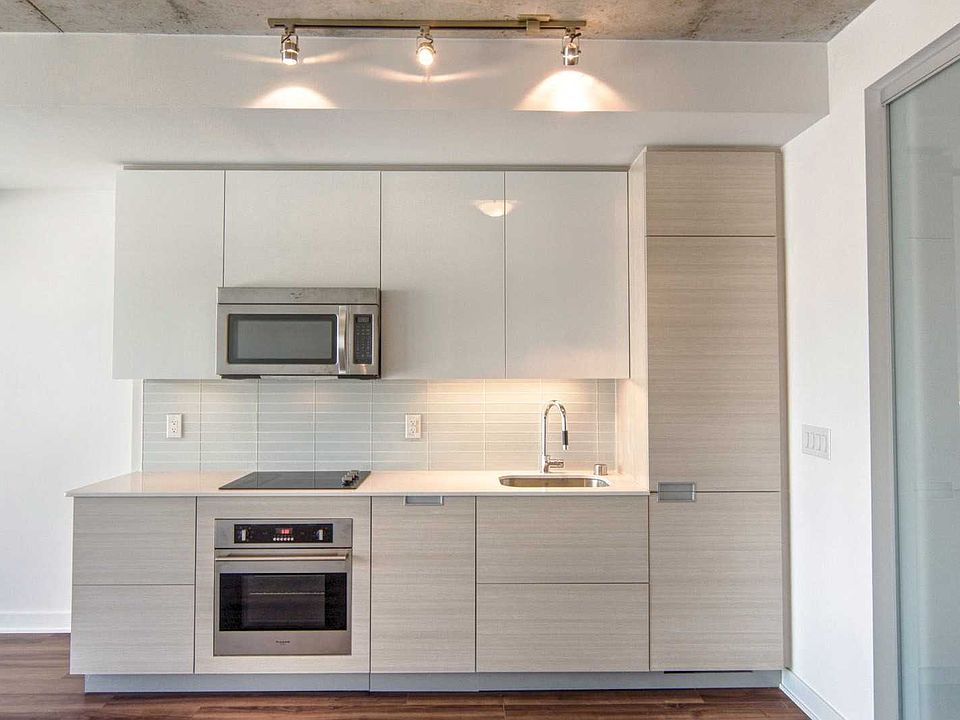 2nd image of 210 Simcoe St #1309