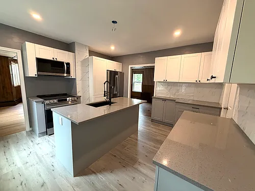 176 Laurel Hill Ave #1 Photo 1 176 Laurel Hill Ave #1 Photo 1