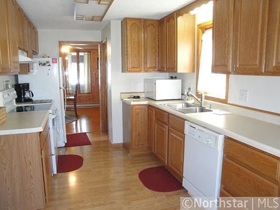 Kitchen (Main Floor)