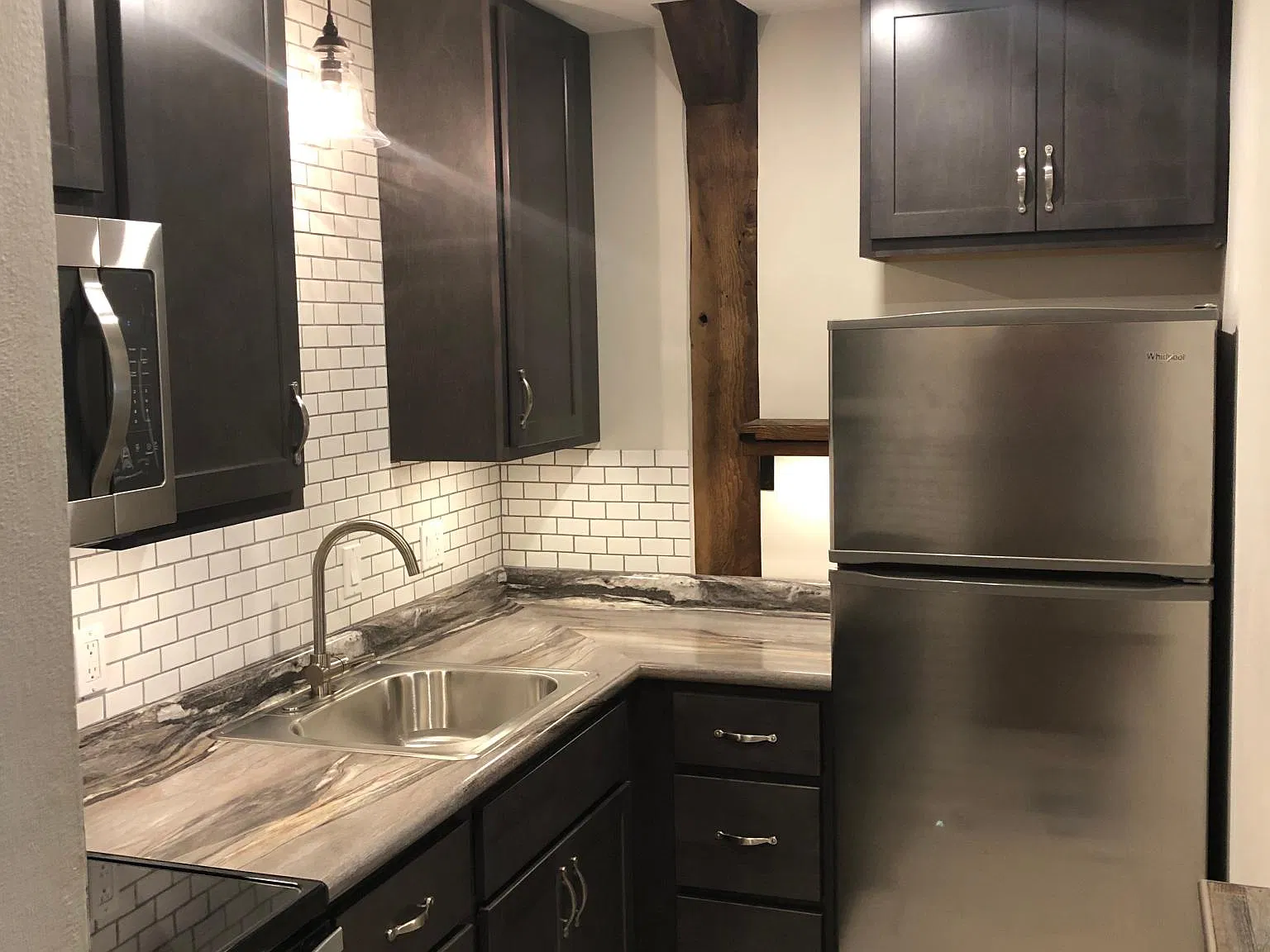 105 E B St — Photo 2
