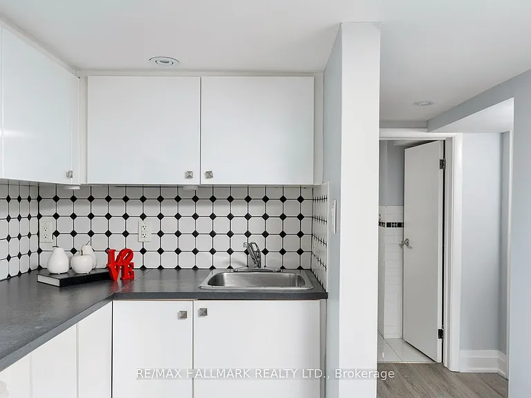 46 Miranda Ave #BASEMENT — Photo 5