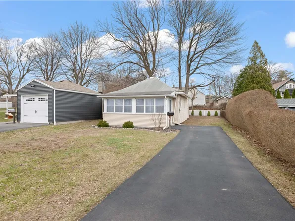 513 W Filbert St, East Rochester, NY 14445