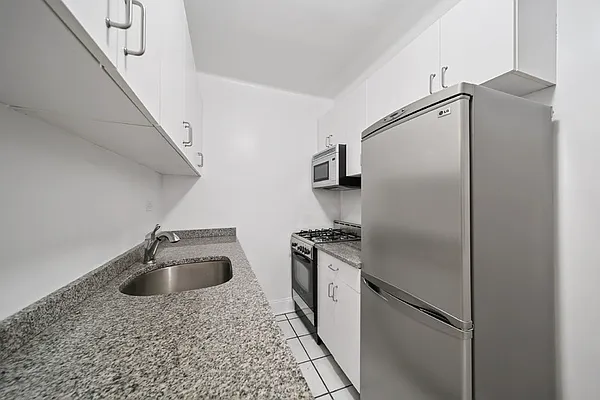 Rented by Cooper & Cooper Real Estate | media 19