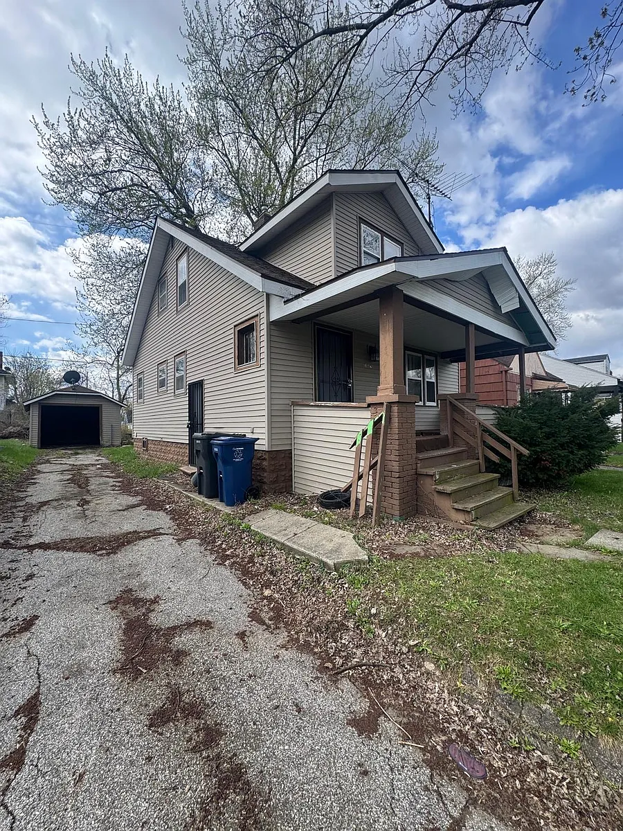 Building Photo - 614 E Marengo Ave