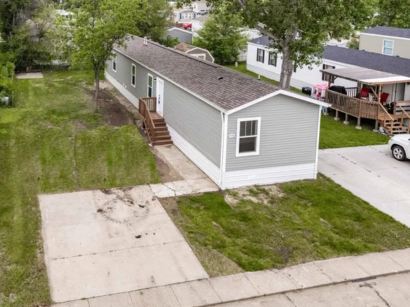 105 Deer St, Mandan, ND 58554