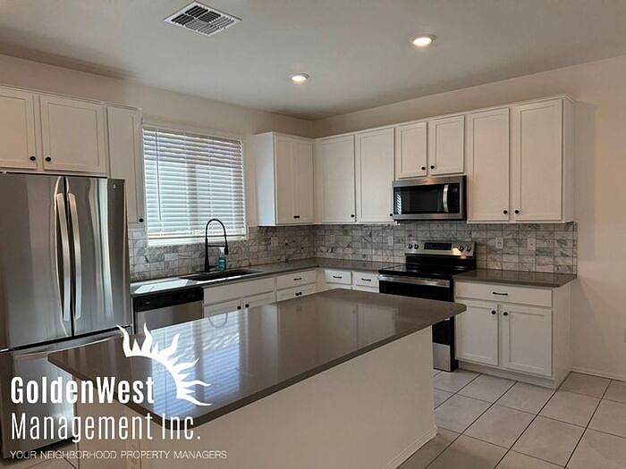 1st image of 931 W Calle Calca
