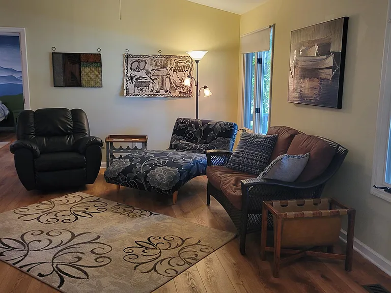 111 Gilford Ter — Photo 13