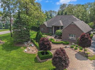 1200 Iroquois Trl, Oxford, MI 48371