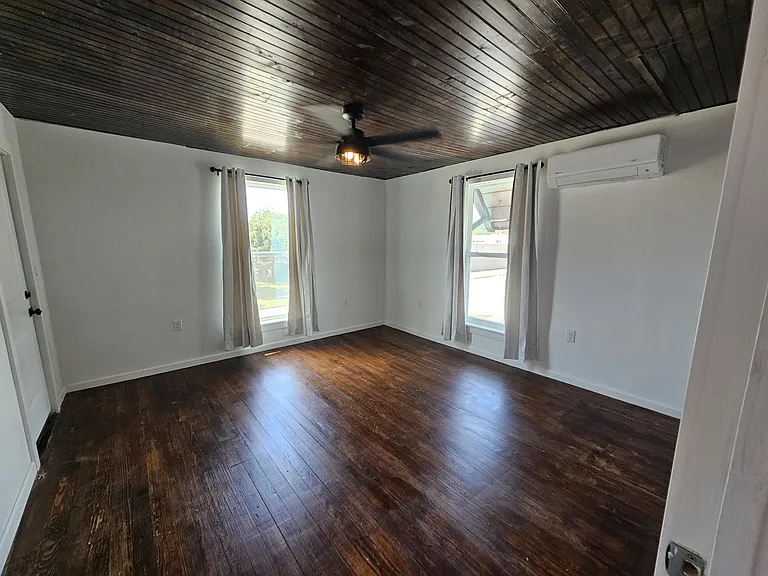 627 W Crawford St #202 — Photo 13