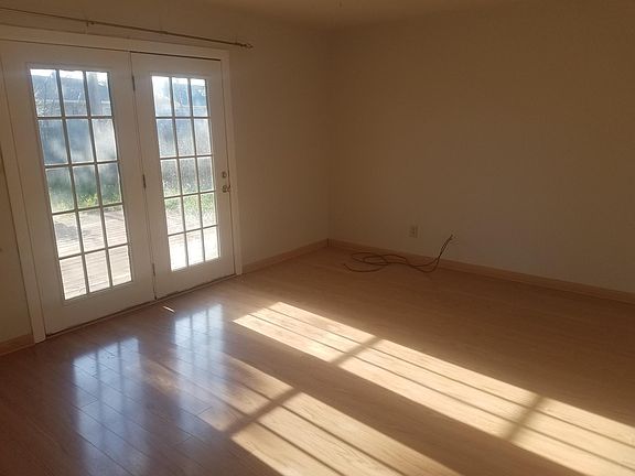 2nd image of 817 Plaza Dr