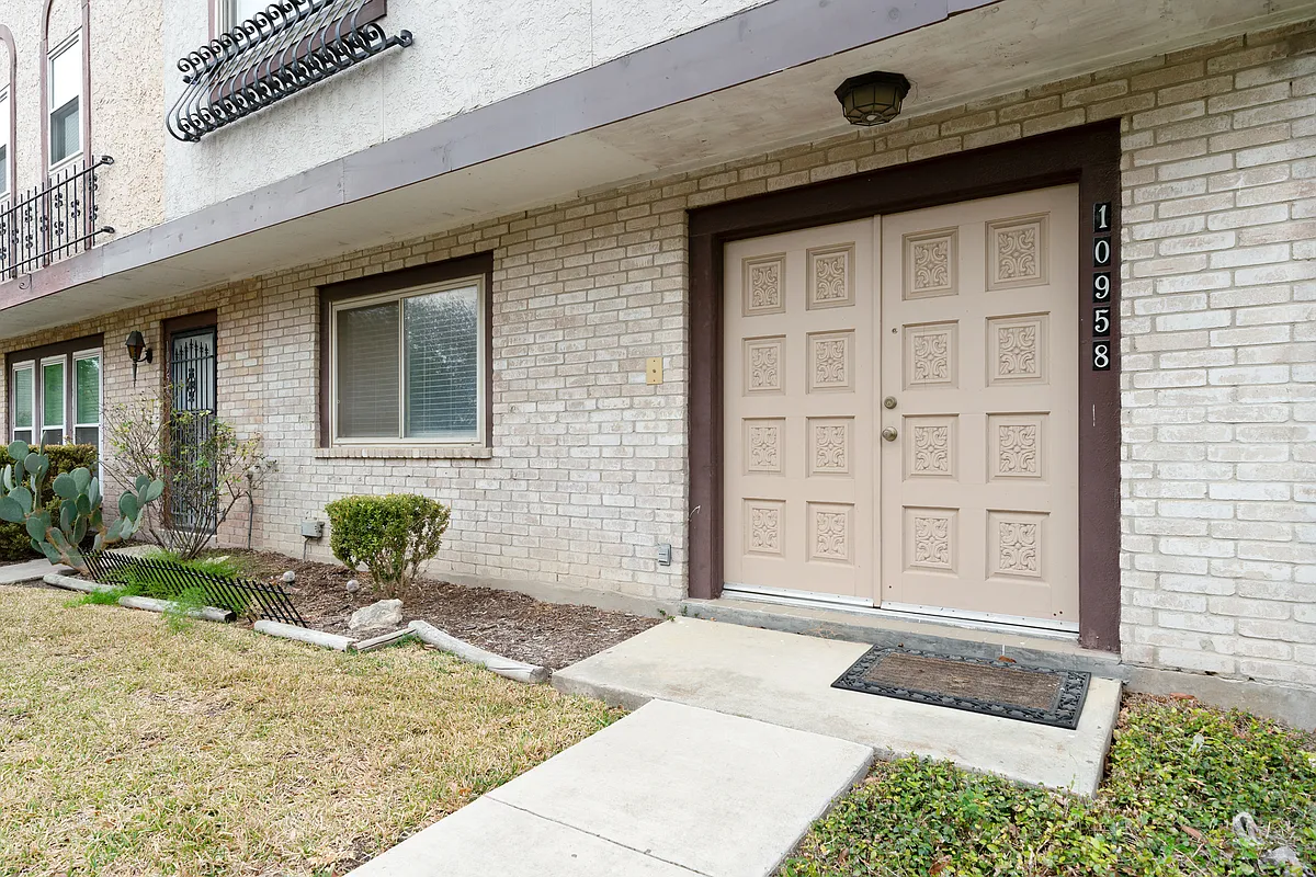 Exterior Front - 10958 Crown Park