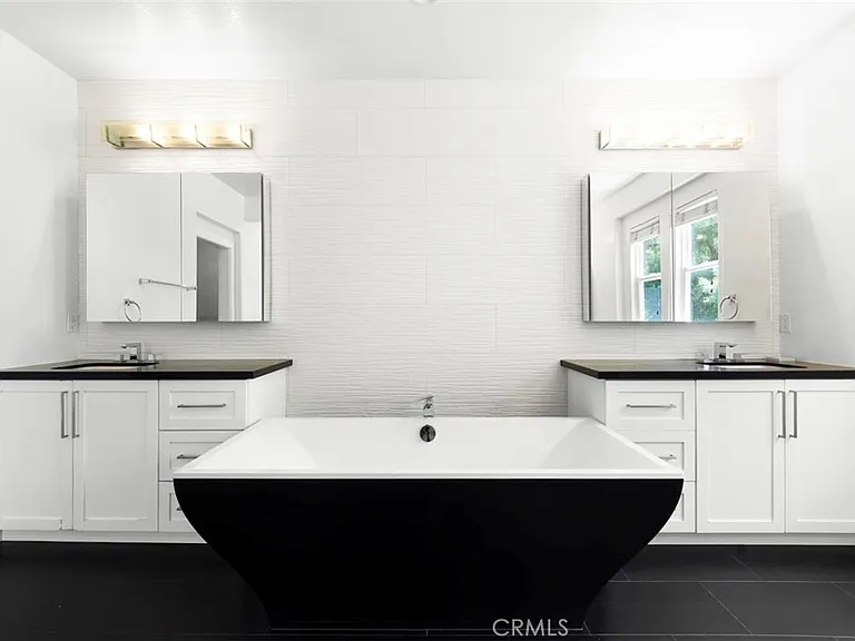 19 Garnet — Photo 21