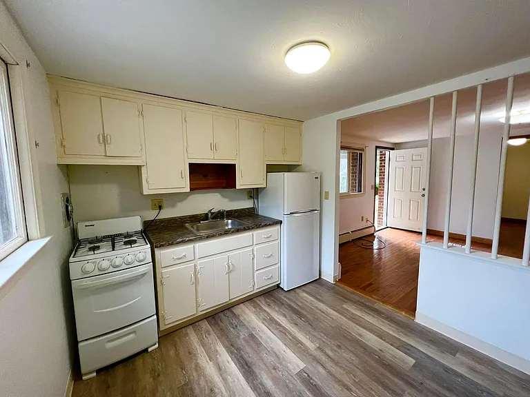 756 Burnside Ave — Photo 4