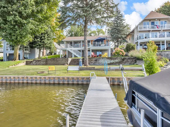 325 Nottingham Dr, Brooklyn, MI 49230