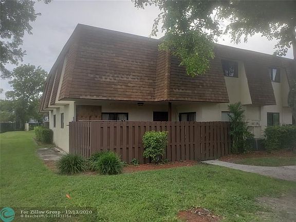 2nd image of 105 San Remo Blvd