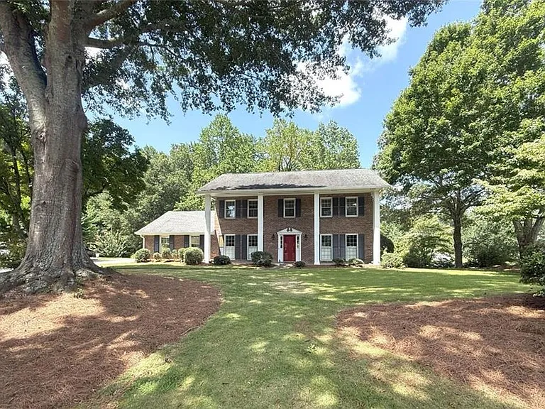 1150 Falstaff Dr — Photo 2