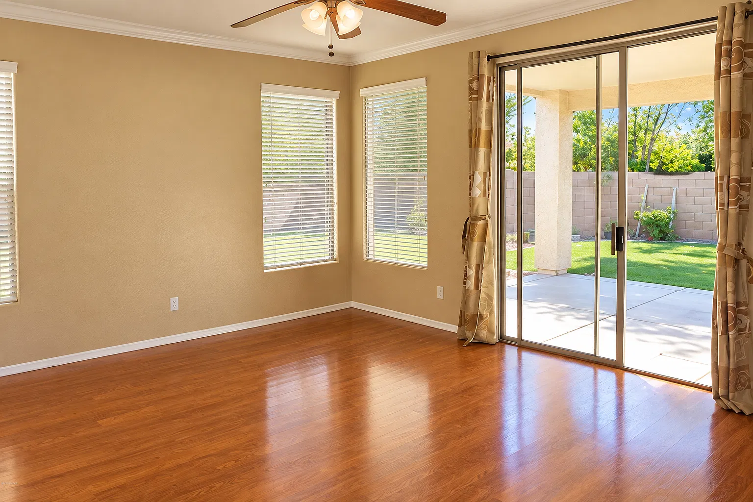 3 bed, 1359 sqft, $2,100 — Photo 3