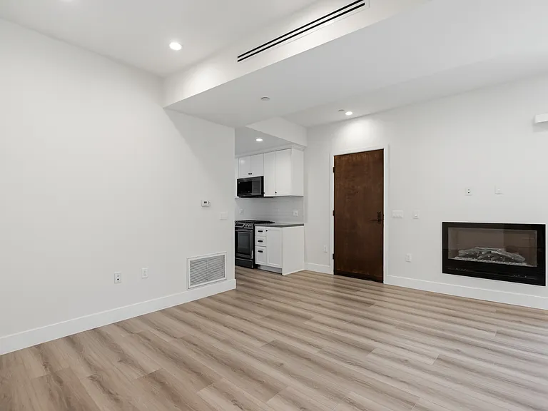 8520 Whitworth Dr #101 — Photo 6