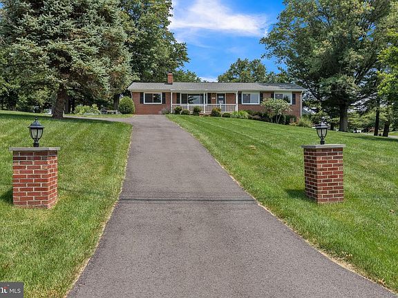 3rd image of 8901 Garfield Dr