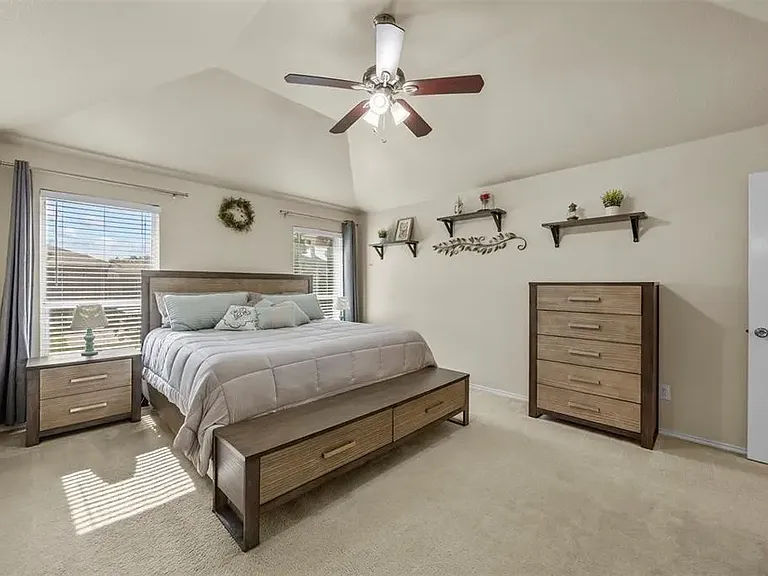 128 Jennings Dr — Photo 2