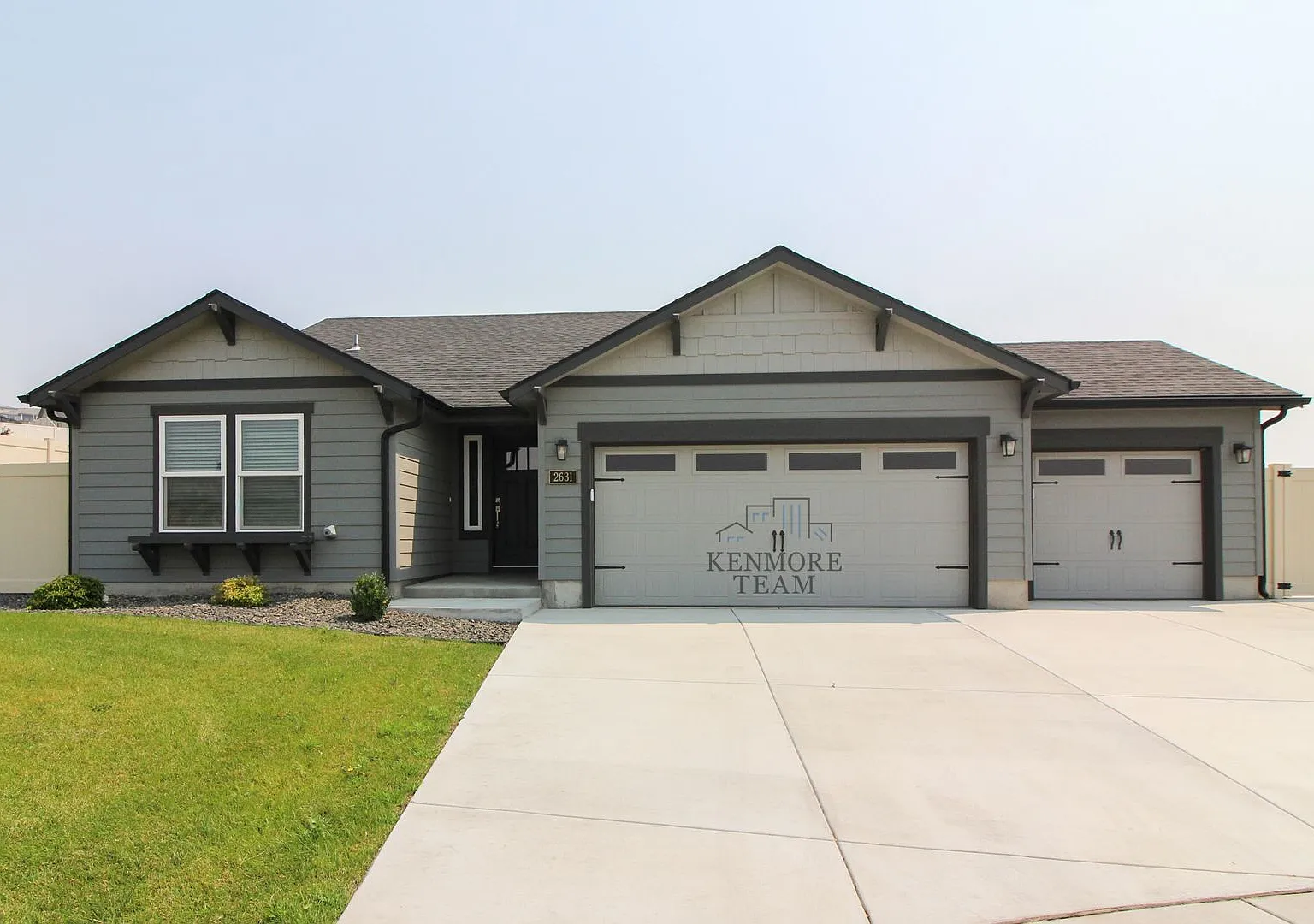 3 Bedroom, 2 Bath Home in Kennewick — Photo 1
