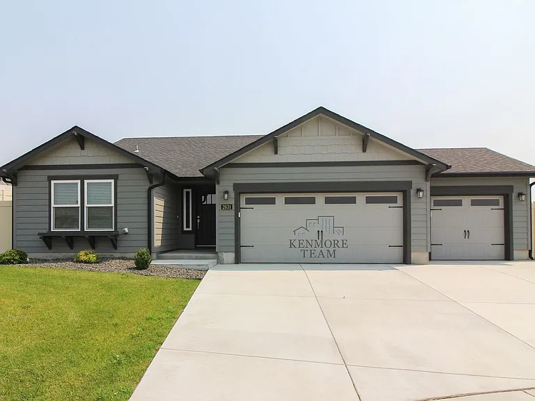 2631 Young Ct — Photo 1