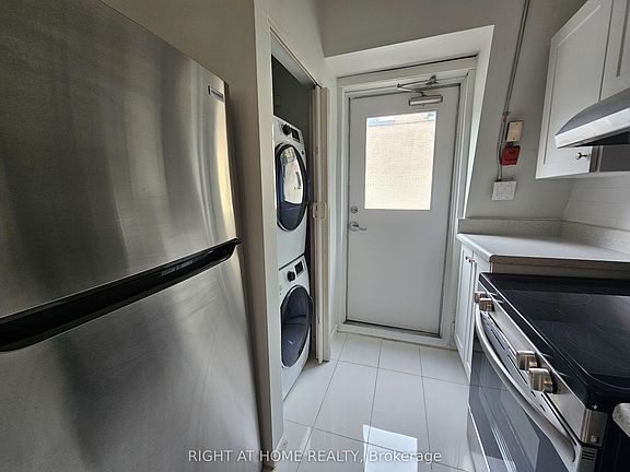 4th image of 505 Church St #302