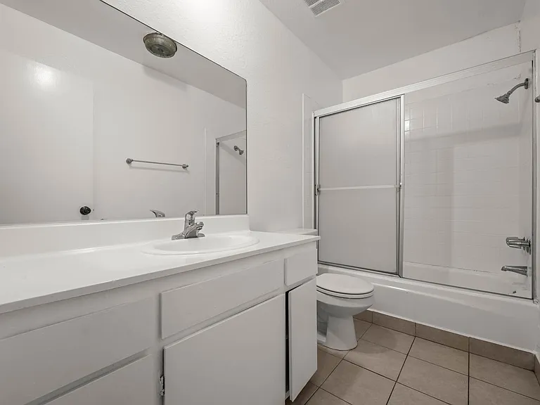 5900 Reseda Blvd — Photo 11