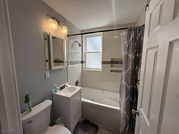 5th image of 208 Laurel Ave