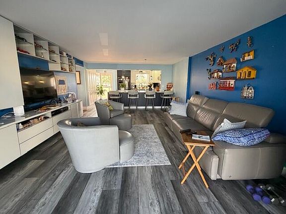 5th image of 131 SE 3rd Avenue #202