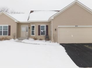 933 Bailey Rd, Sycamore, IL 60178