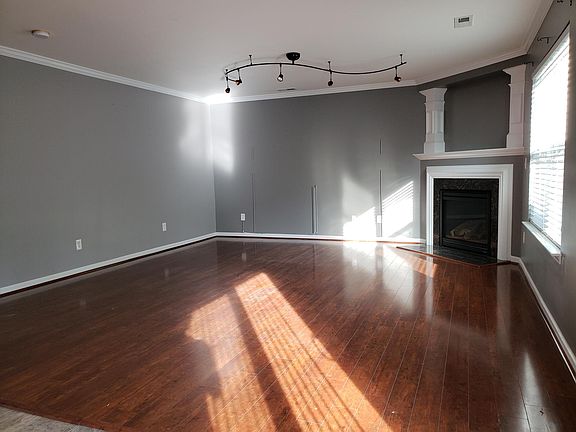 5th image of 2834 Old House Cres