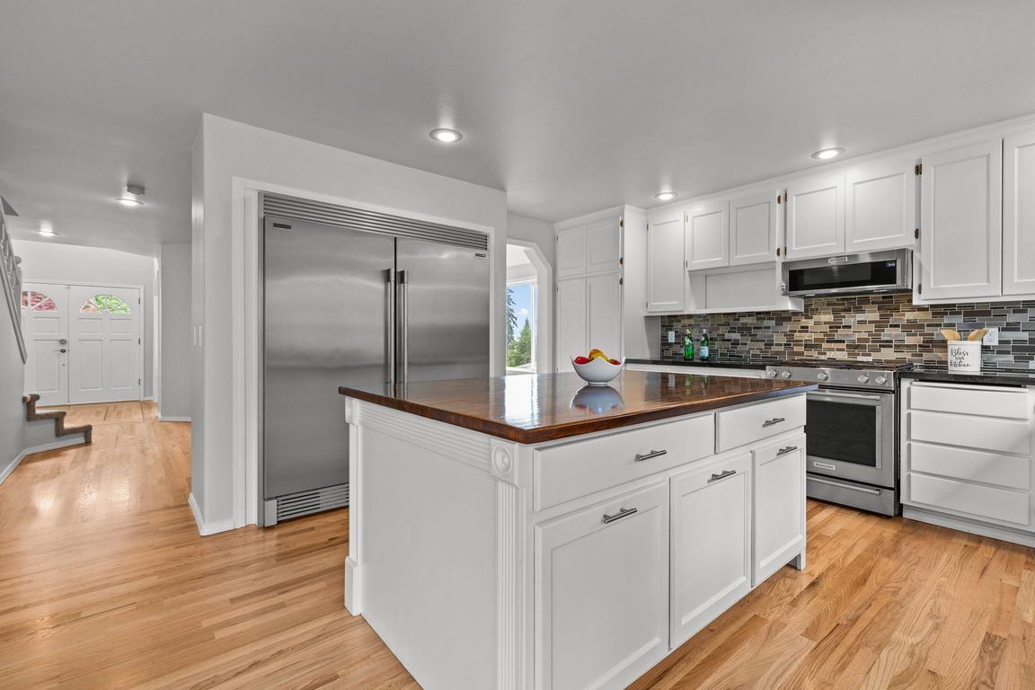 8 -Large Side By Side Refrigerator Freeze