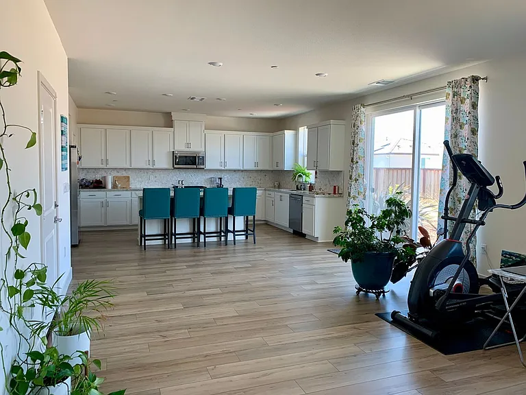 2050 Brighton Dr — Photo 6