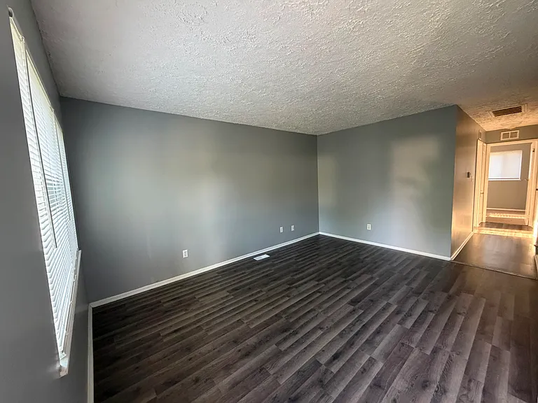 9401 Rochelle Dr — Photo 13