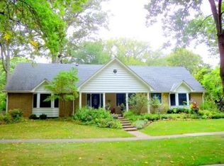 154 Wooded Ln, Lake Forest, IL 60045