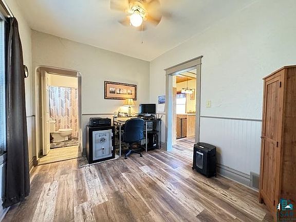 5th image of 318 N 84th Ave W