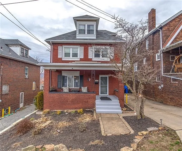427 Moore Ave photo 1