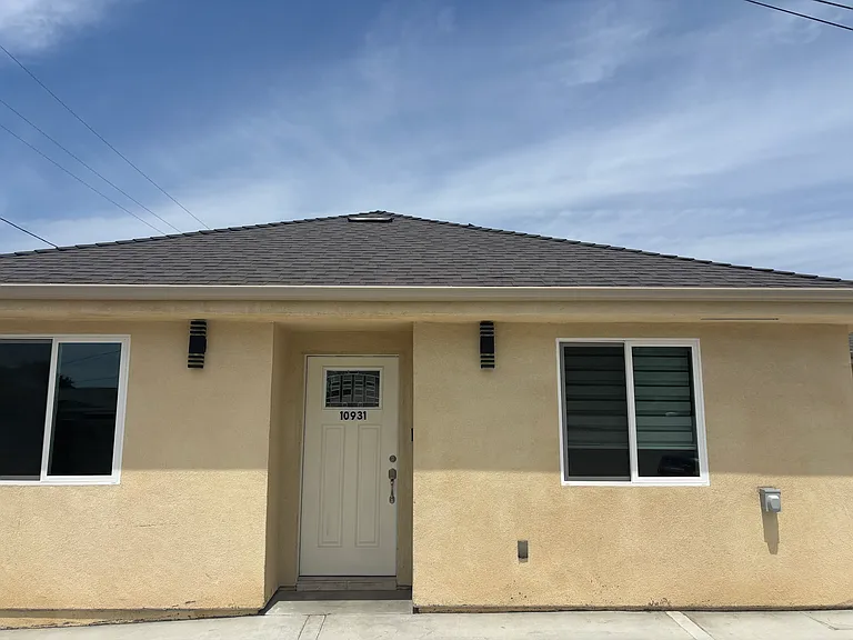 10931 Hayvenhurst Ave — Photo 13