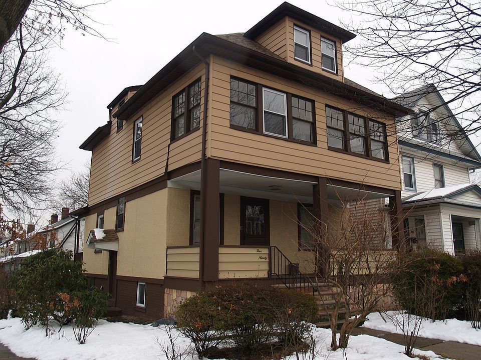 1st image of 590 N Grove St