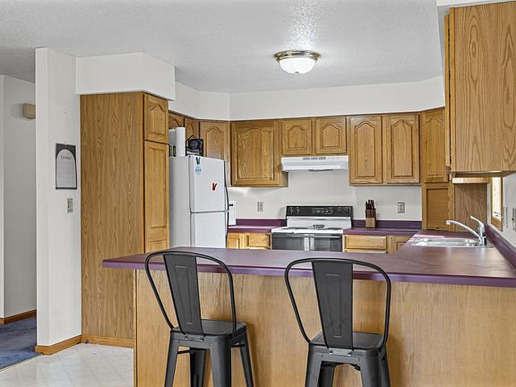 4th image of 802 Laurel PLACE E E
